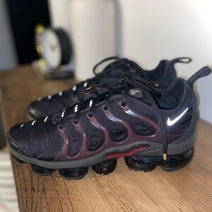 Big kids Nike vapormax! Worn a few times!